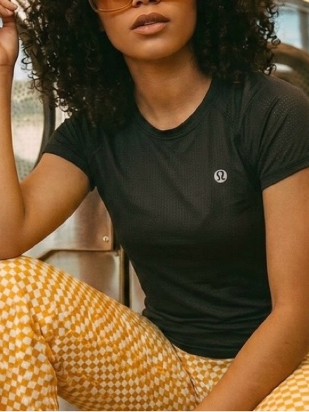 NEW Fake Lululemon Black Short Sleeve Crewneck “Swifty” Tee